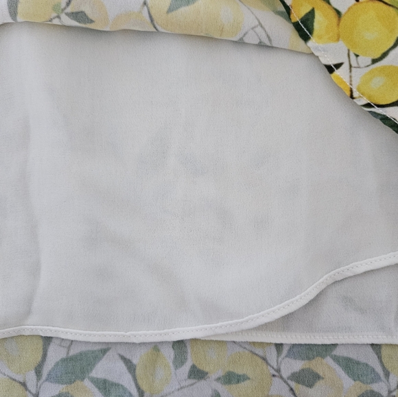 Cold shoulder lemon print blouse.  Flat friendly! - Picture 7 of 9